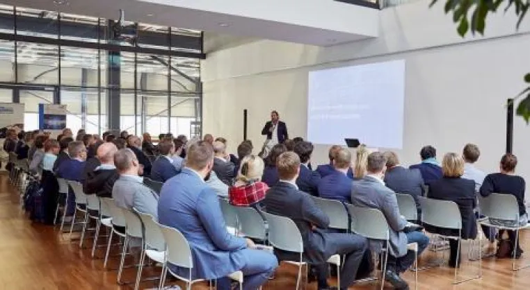 Reger Austausch auf der Telematik-Fachtagung von Couplink zur Logistik 4.0 Bild: Reger Austausch auf der Telematik-Fachtagung von Couplink zur Logistik 4.0