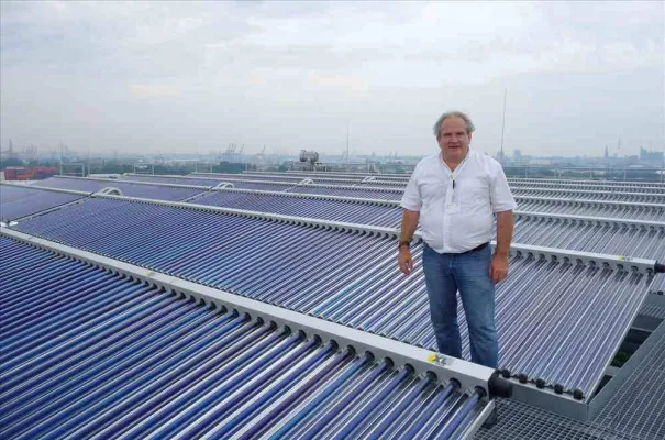 Bild: Die Macher des Energiebunkers präsentieren das Leuchtturmprojekt der Internationalen Bauausstellung in Hamburg