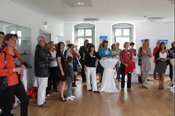 Bild: Über 50 Gäste beim Sommerfest des Unternehmerinnen-Netzwerkes Wetterau