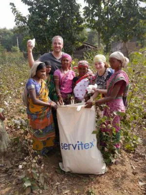 Bild: Textildienstleister unterstützt Bio-Baumwollbauern - Servitex sponsert 500 Baumwollsäcke