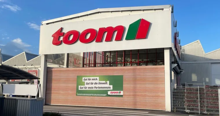 Bild: Außenwerbung - Eingangstore toom Wangen