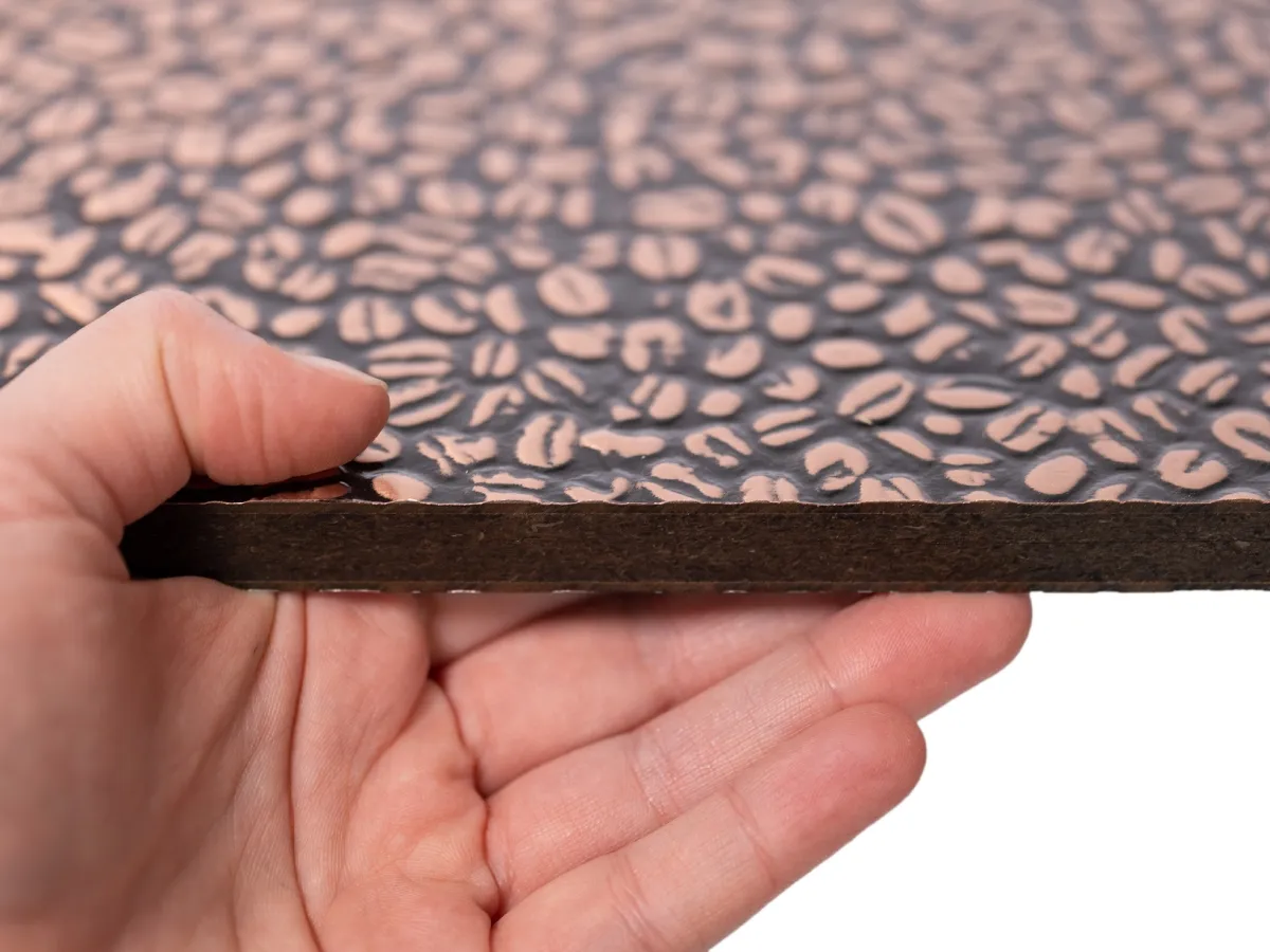 Coffee Composite Board: Aus Kaffeepulver-Abfall, speichert CO2 – dauerhaft (© Dekodur)