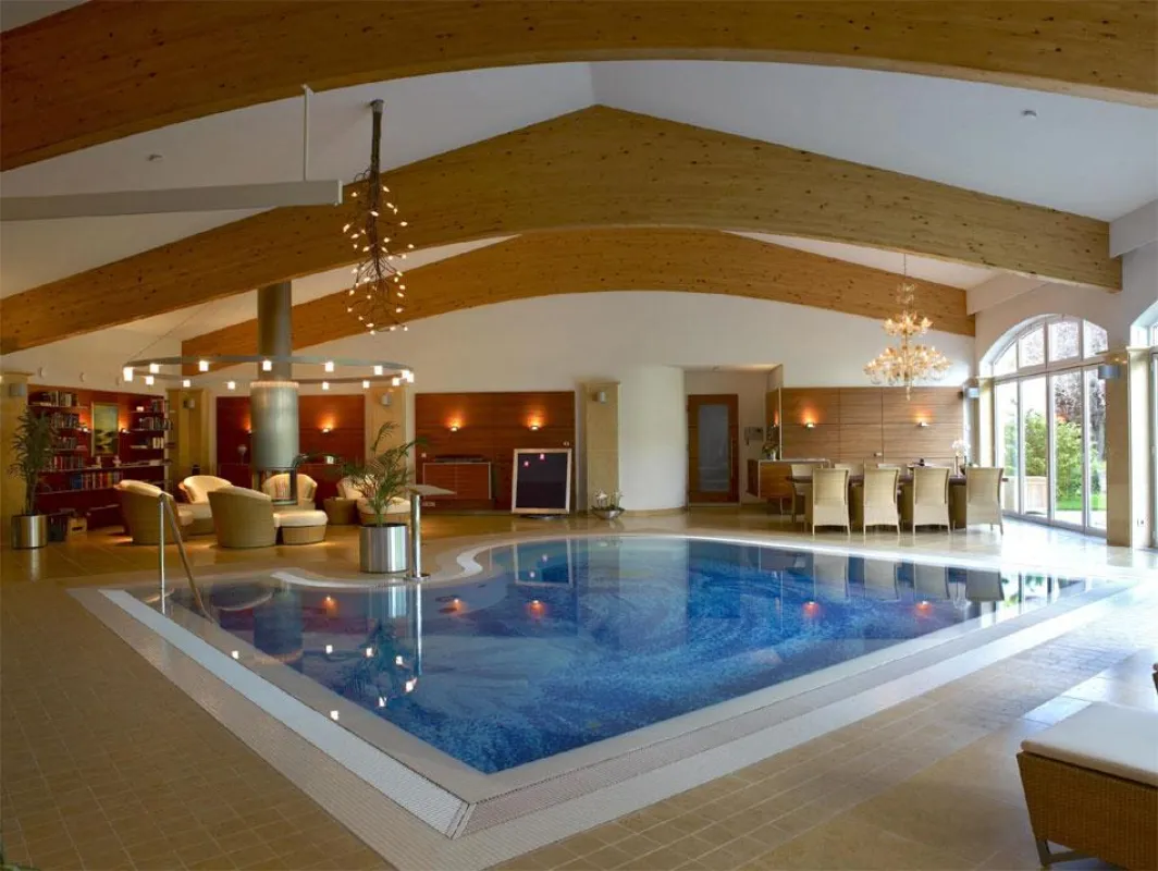 Schwimmhallensanierung mit dem Iso-Plus-System