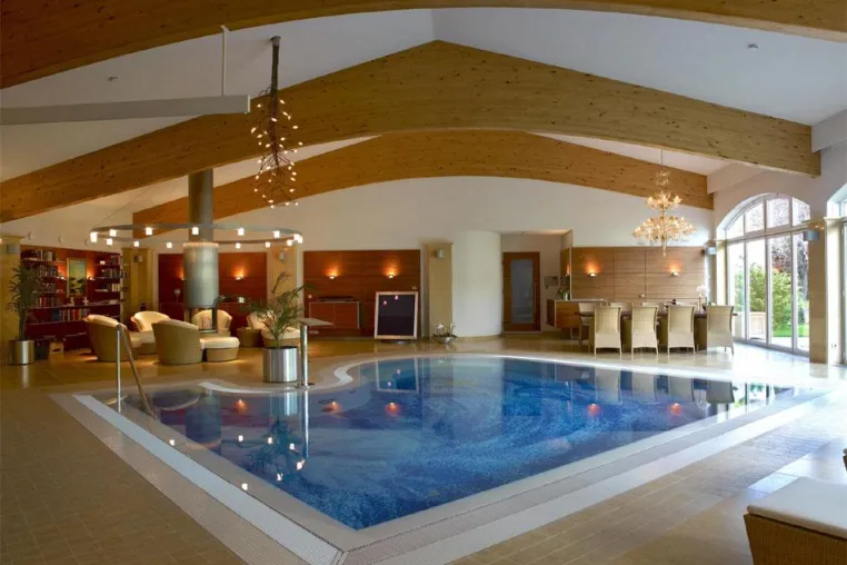 Bild: Schwimmhallen-Sanierung mit System