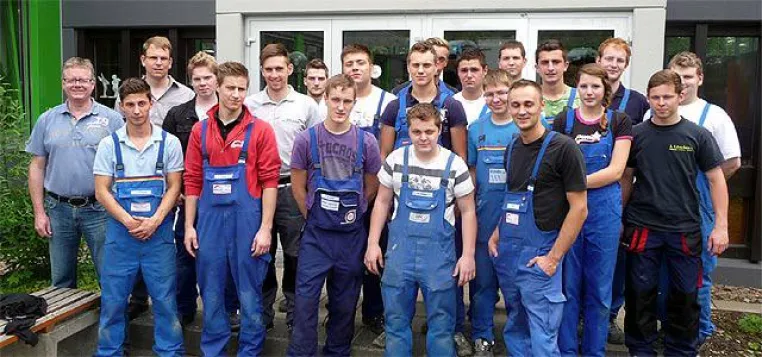 Elterninitiative: Renovierung der Sanitäranlagen an der Realschule Schloss Varenholz Bild: Elterninitiative: Renovierung der Sanitäranlagen an der Realschule Schloss Varenholz