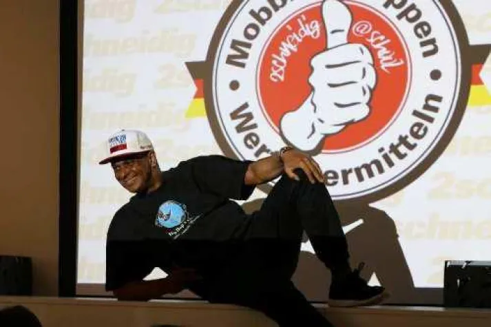 2schneidig engagiert sich bei Schulprojekttag gegen Mobbing und Rassismus Bild: 2schneidig engagiert sich bei Schulprojekttag gegen Mobbing und Rassismus