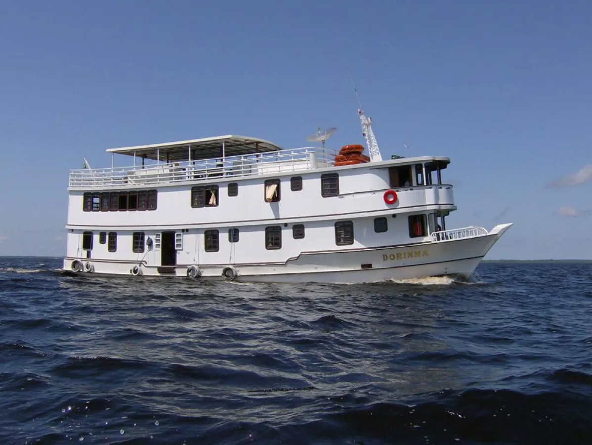 Alleine auf schwarzen Wassern: Mit dem Flusskreuzer Dorinha unterwegs auf dem Amazonas-Zufluss Rio Negro