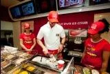 Bild: Langnese Happiness Station - die weltweite Nr. 1 im Eiskrem als Franchise-Geber.