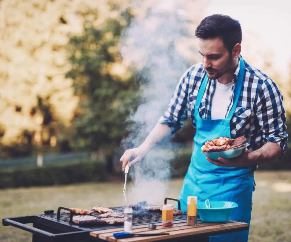 Grillen im Garten gehört zu den sommerlichen Lieblingsbeschäftigungen.