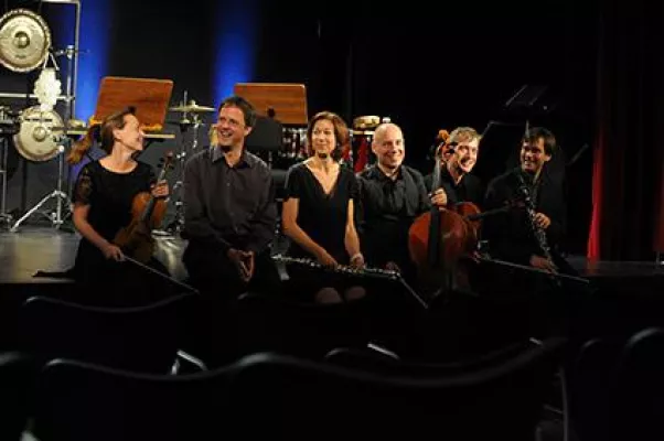 Bild: Das E-MEX-Ensemble spielt ein Programm kuratiert von Manfred Trojahn