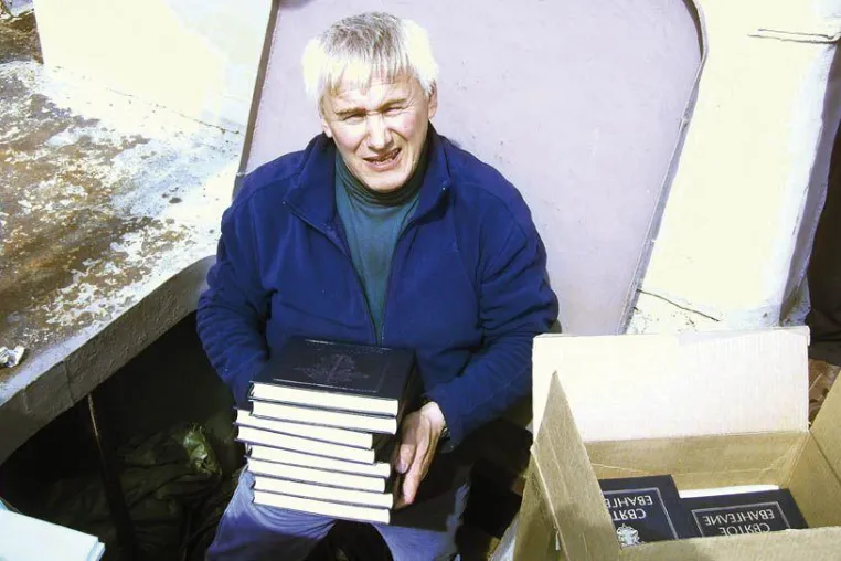 Die Bibel in Sibirien mit dem Schiff verbreiten Bild: Die Bibel in Sibirien mit dem Schiff verbreiten