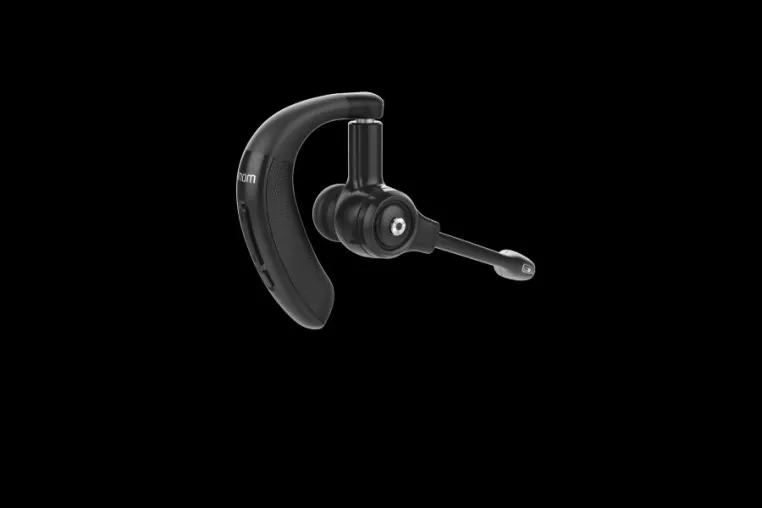 Bild: Die neue Freiheit beim Telefonieren: das ultraleichte DECT-Headset A150 von Snom