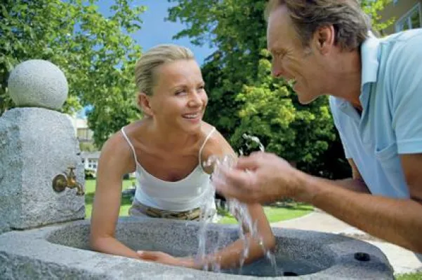 Bild: Das längste Armbad der Welt: Urlaub mit Weltrekordversuch in Bad Wörishofen im Allgäu