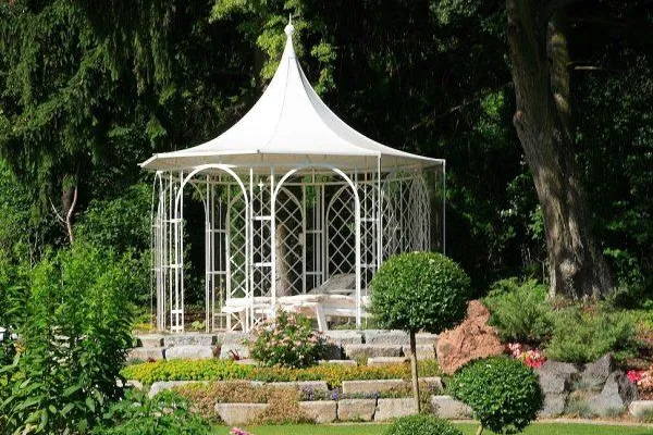 Bild: Gartenpavillon Noller präsentiert sich auf der Insel Mainau
