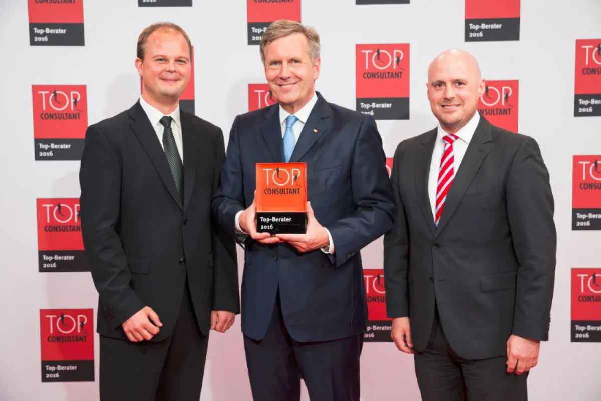 Lüdemann & Volkmann von bluecue mit Bundespräsident a.D. Christian Wulff © KD Busch/Compamedia GmbH