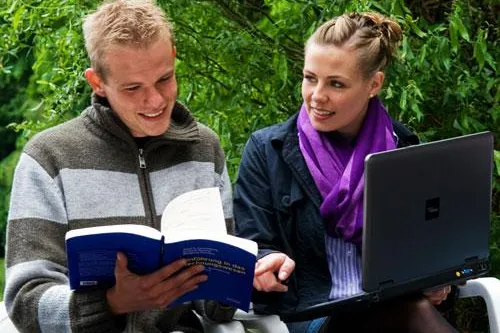 Bild: Studium mit Wirtschaft und Fremdsprachen, Auslandssemestern und Praktika