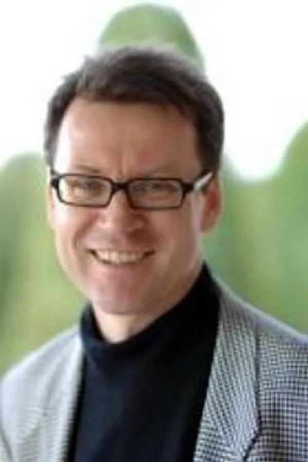 Dr. jur. Frank Sievert: Lehrbeauftragter der Hochschule für Angewandte Wissenschaften, HAW-Hamburg, seine Tätigkeitsschwerpunkte umfassen den Mobbingrechtsschutz, sowie das Kündigungsschutzrecht.