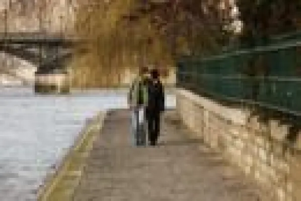 Am 6. Juli ist Tag des Kusses: Für den perfekten Kuss nach Paris Bild: Am 6. Juli ist Tag des Kusses: Für den perfekten Kuss nach Paris