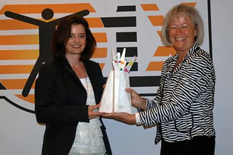 Bild: Ausgezeichnete Gesundheitskommunikation. R+V BKK gewinnt Health Media Award 2013.