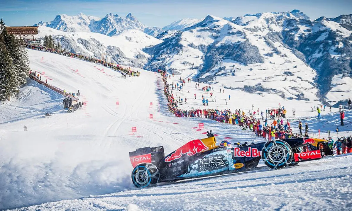 Der RB7, sicher am Berg: möglich durch Schneeketten von pewag © Philip Platzer/Red Bull Content Pool