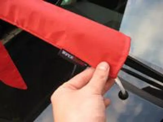 Bild: Wintercheck fürs Auto: Scheibenwischerschutz verhindert Festfrieren der Wischerblätter