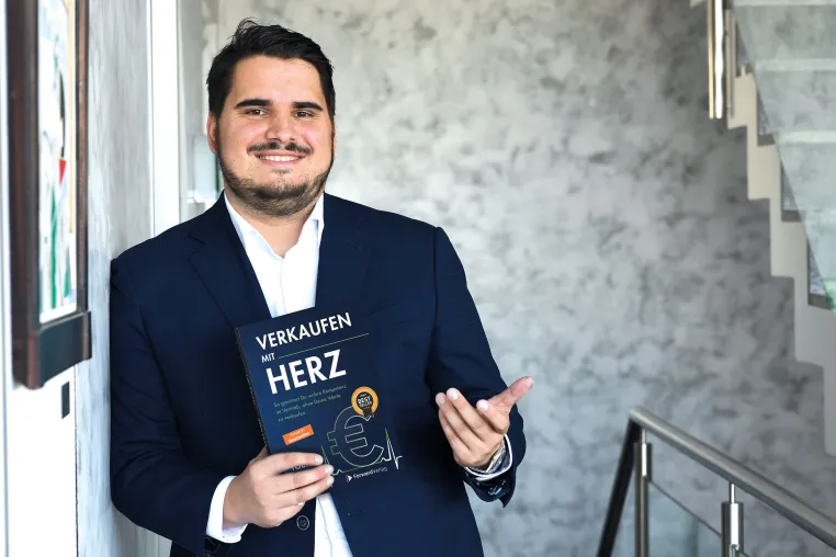 Bild: "Verkaufen mit Herz": Autor Tobias Epple auf Platz 3 beim Publikumspreis Tiger Award in Düsseldorf