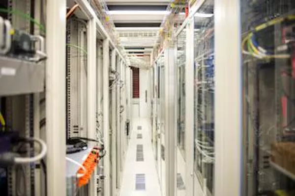 Rosenberger OSI installiert hochwertige Verkabelungsinfrastruktur für den größten Internetknoten Italiens Bild: Rosenberger OSI installiert hochwertige Verkabelungsinfrastruktur für den größten Internetknoten Italiens