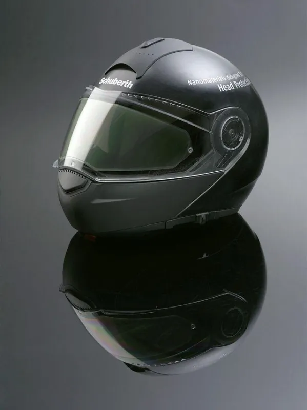 Der CNT-Helm von Schuberth ist dank Kohlenstoffnanoröhrchen wesentlich leichter und fester als herkömmliche Integralhelme.