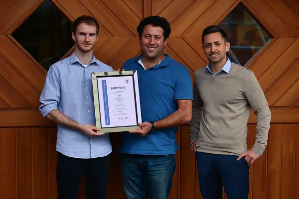 Bild: ASKEA Feinmechanik erfolgreich zertifiziert nach ISO 9001.