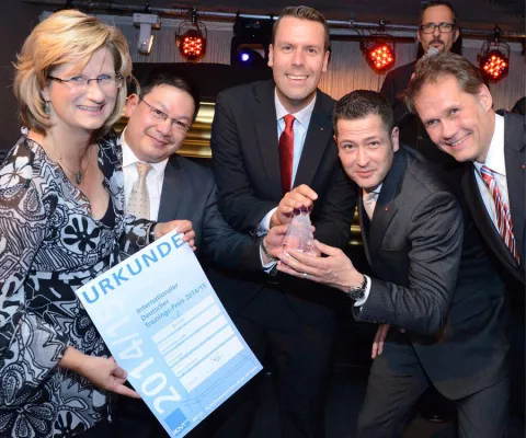 Bild: Tatkraft GmbH holt den Internationalen Deutschen Trainings-Preis 2014/15