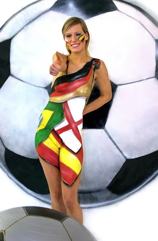 Lena Günther aus Kitzingen will MISS WM MAINFRANKEN werden, weil: Der internationale Fußball auf mich >im wahrsten Sinne des Wortes< abgefärbt hat.