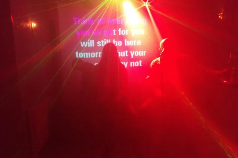 Kono Bar macht den Samstag zum Karaoke-Tag Bild: Kono Bar macht den Samstag zum Karaoke-Tag