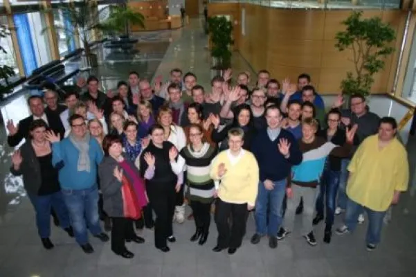 Bild: 52 Kaufleute verlassen nach bestandener Prüfung das BFW München