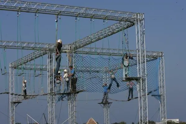 Bild: Europas höchster und größter Mobiler Hochseilgarten für Veranstaltunge