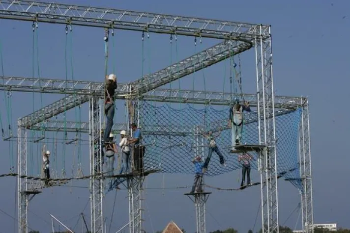 Bild: Europas höchster und größter Mobiler Hochseilgarten für Veranstaltunge