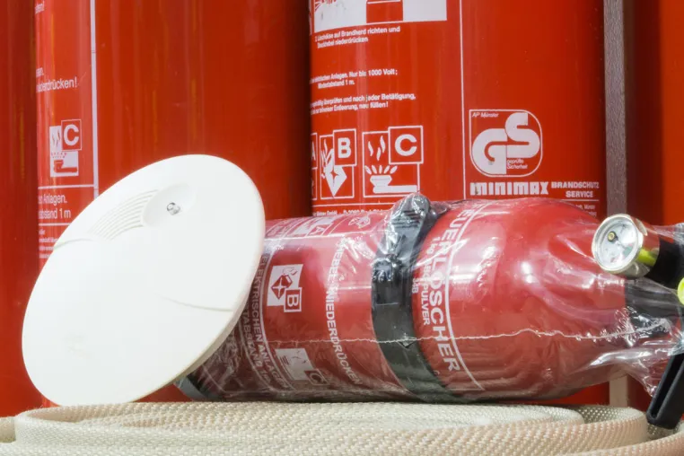 Prüfung der Feuerlöscher - Brandschutzprüfung und Wartung von Brandschutzeinrichtungen Bild: Prüfung der Feuerlöscher - Brandschutzprüfung und Wartung von Brandschutzeinrichtungen