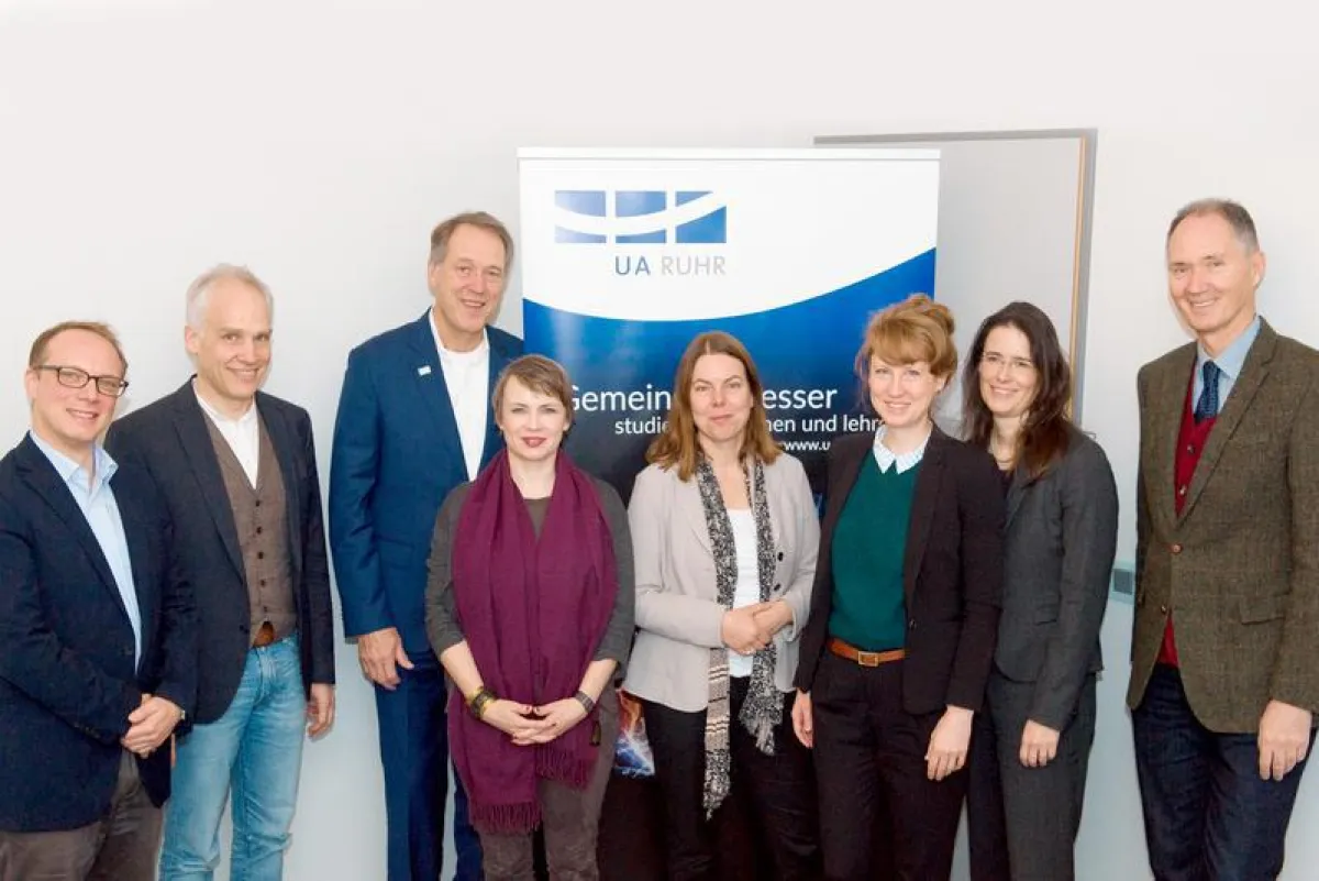 Dr. Henning Feldmann, Prof. Dr. Stephan Hußmann, Prof. Dr. Axel Schölmerich, Prof. Dr. Lena Heine, Prof. Dr. Heike Roll, Ina Bömelburg, Dr. Anja Pitton, Prof. Dr. Ulrich Radtke (von links) (Universitä