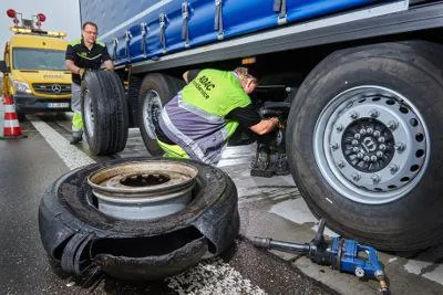 ADAC TruckService warnt vor Reifenschäden durch Sommerhitze Bild: ADAC TruckService warnt vor Reifenschäden durch Sommerhitze