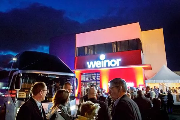 Bild: Ellen Kamrad unterstützt weinor Showroom-Eröffnung in Köln