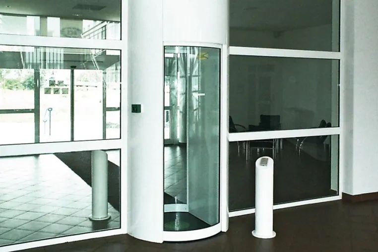 Bild: Kaba auf der Security Essen 2012: Neue Personenschleuse von Kaba erkennt Sprengstoffe und Drogen