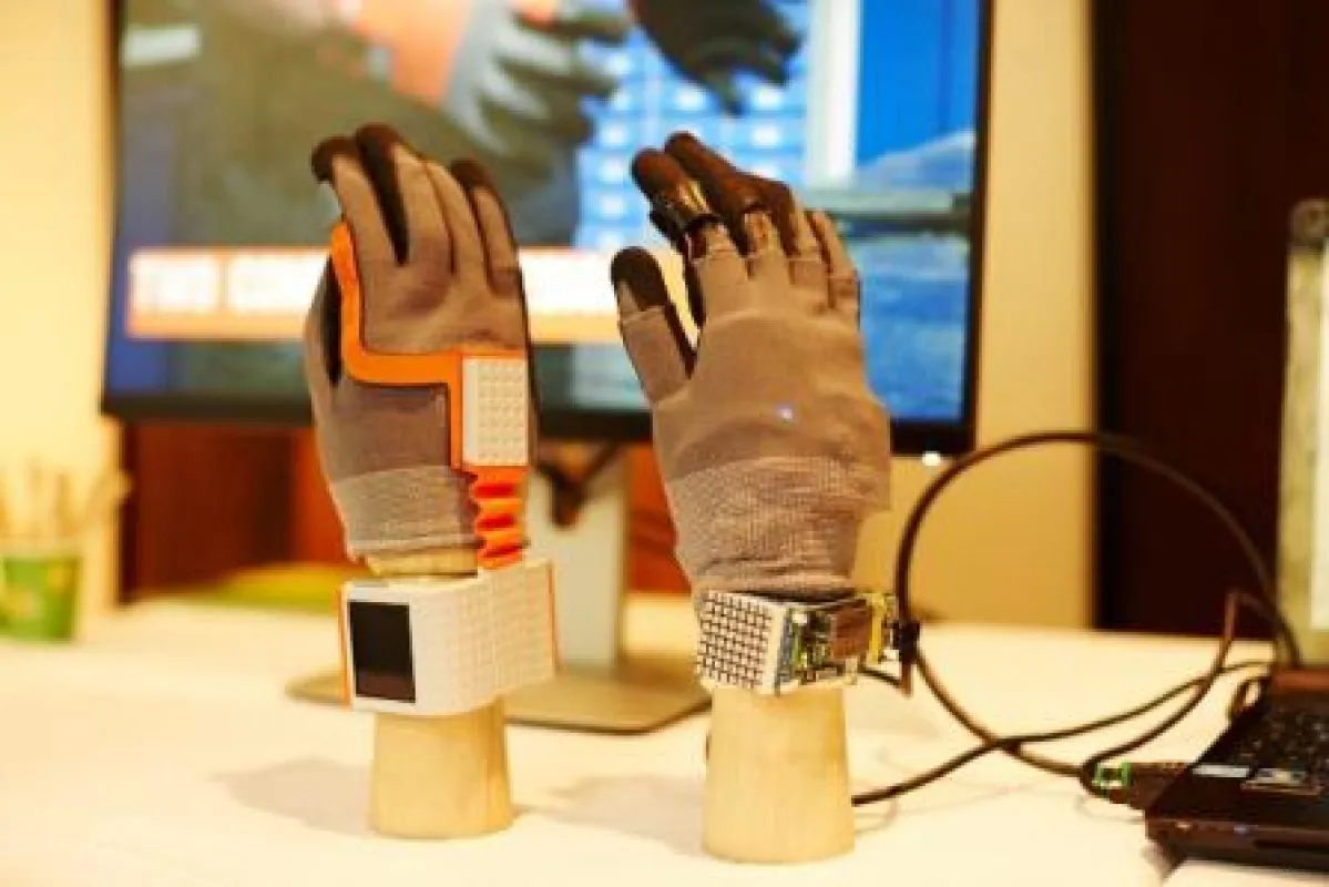 Der „digitalisierte“ Handschuh. (Foto: Stefan Pielow / MÜNCHNER KREIS)