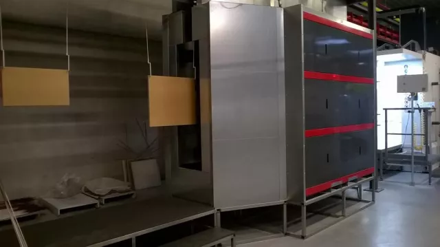 Bild: Neuer, flexibler Infrarot-Ofen sorgt für brillante Oberflächen von Küchenfronten