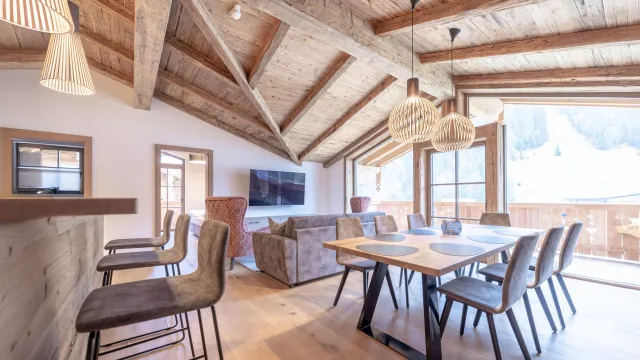 Bild: SIGNATUR Unikate aus Holz – was hinter maßgefertigten Tischen und Böden steckt