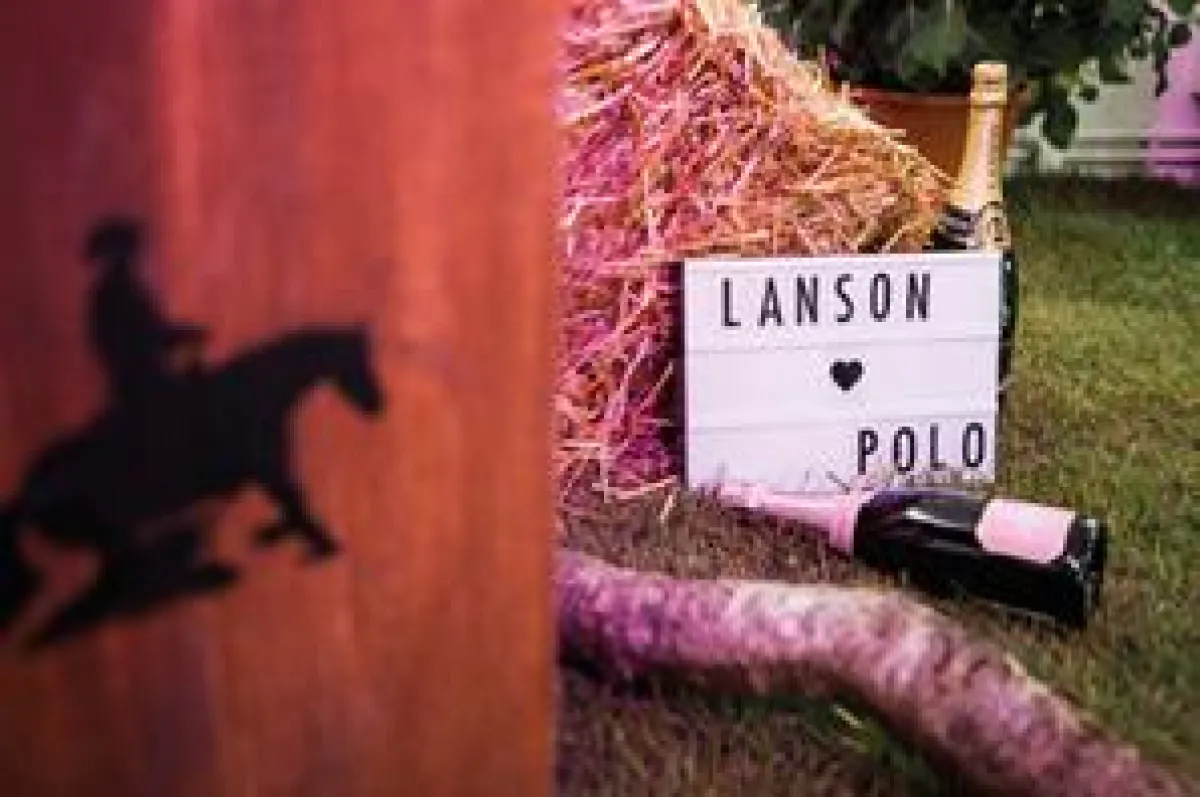 Beach Polo mit Champagne Lanson