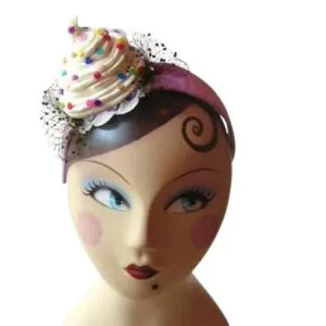 Bild: Die Luxusbabe Boutique präsentiert Accessoires von Frollein von Sofa