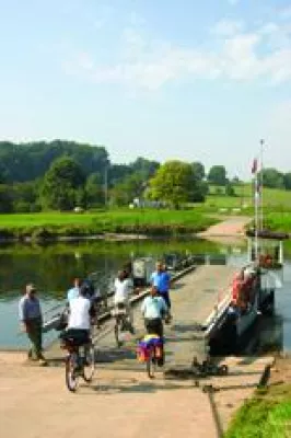 Weser-Radweg weiter unter den Top 3 der beliebtesten Fernradrouten / Qualität am Weg soll steigen Bild: Weser-Radweg weiter unter den Top 3 der beliebtesten Fernradrouten / Qualität am Weg soll steigen