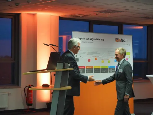 Bild: in-tech industry stellt die Weichen für smarte Produktionsanlagen