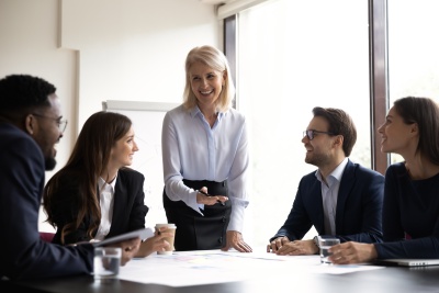 Briefing  (© fizkes - stock.adobe.com)