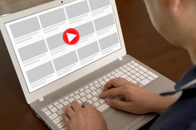 YouTube  (©  JYPIX - stock.adobe.com)