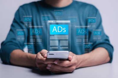 Ads  (© Pakin - stock.adobe.com)
